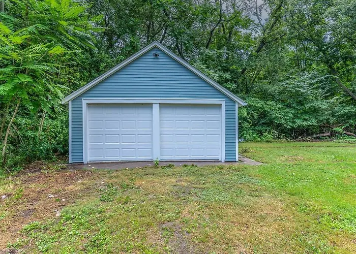 Cheerful 2br On A Private Road 3*