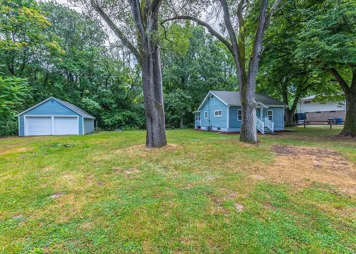 Cheerful 2br On A Private Road 3*