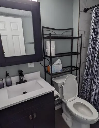 Cheerful 2br On A Private Road Hotel