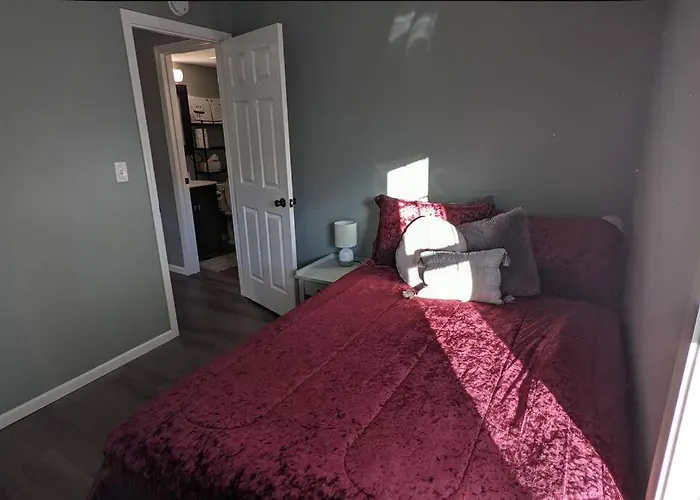 Cheerful 2br On A Private Road 3*