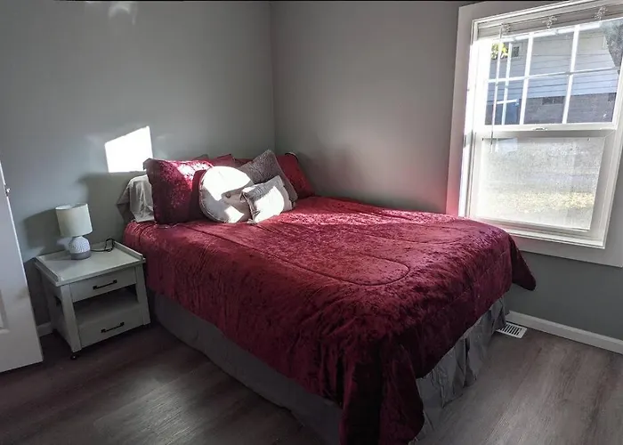 Cheerful 2br On A Private Road Hotel