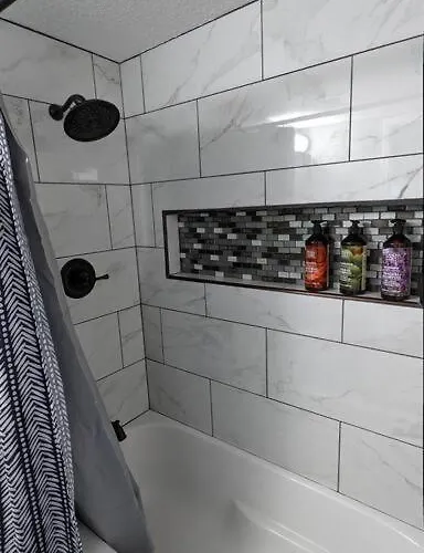 Cheerful 2br On A Private Road Hotel